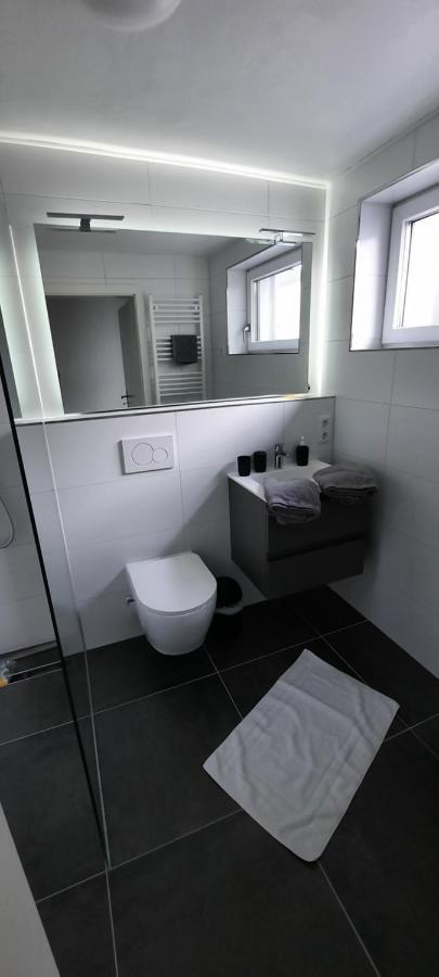 Arrive & Relax - Volkmar Apartment Dusseldorf Bagian luar foto